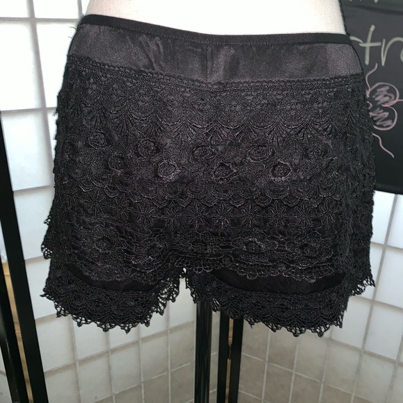 Pauln RC Black Boho Lace Shorts - Picture 3 of 7